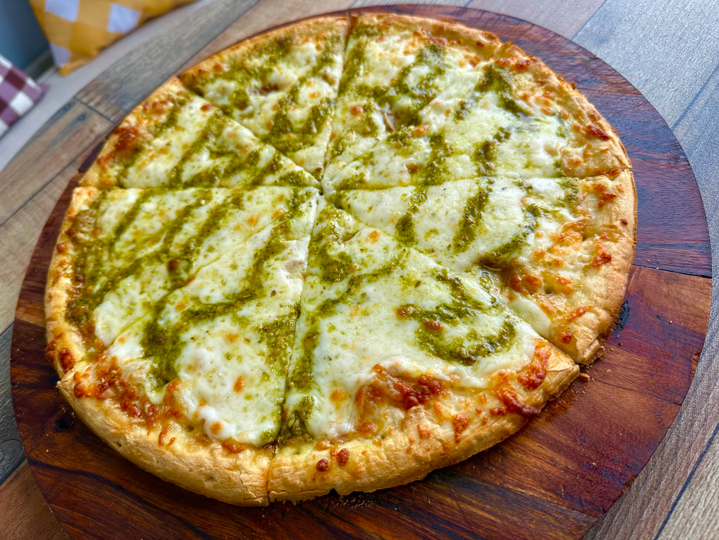 12'' Flat bread with mozzarella and pesto sauce